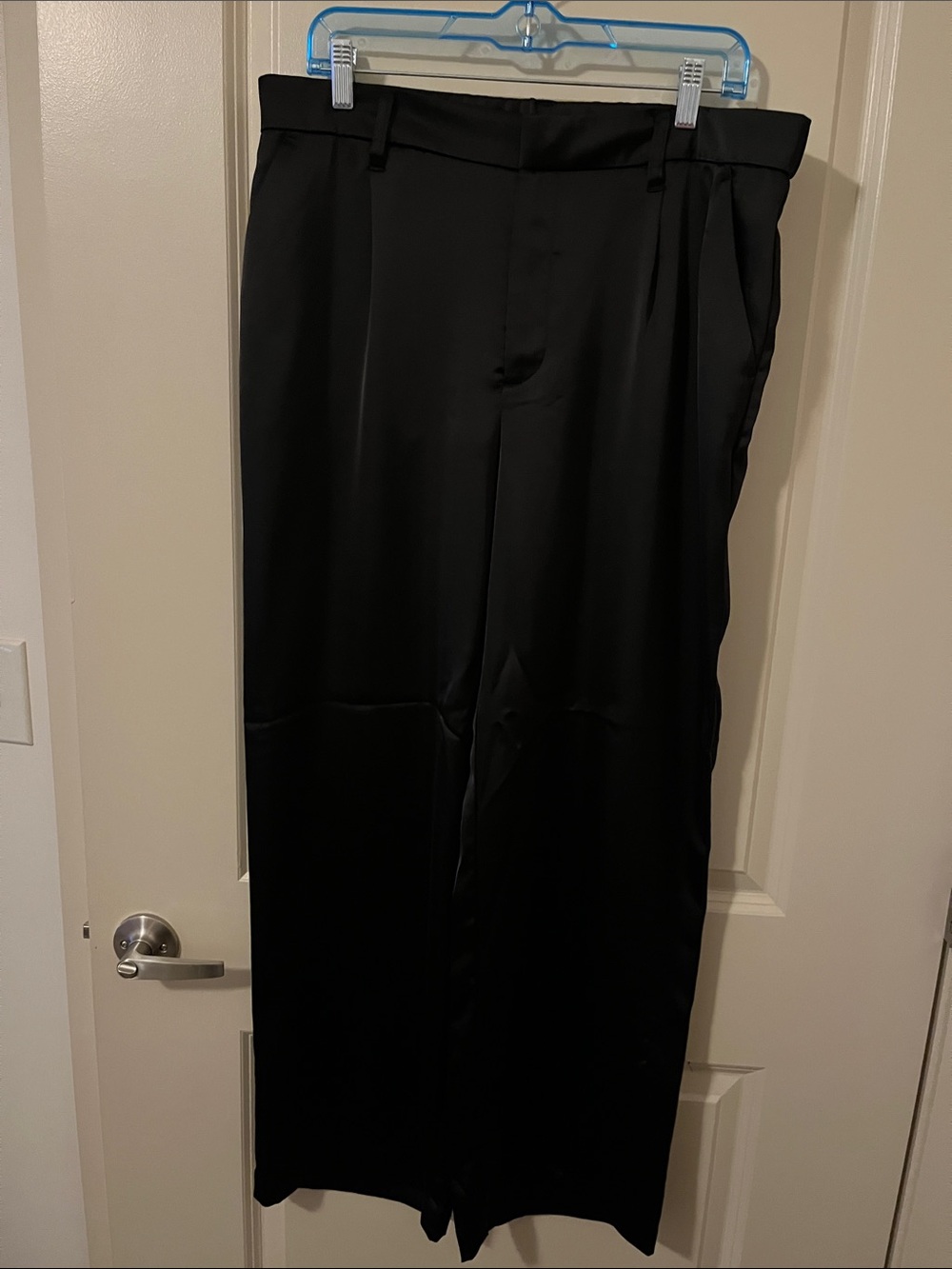 Divided H&M satin
Black pants capsule workwear quiet luxury size large